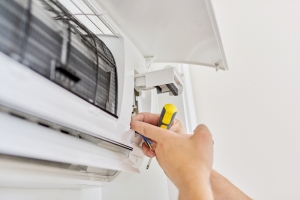 Signs That Your AC Capacitor Is Malfunctioning Signs That Your AC Capacitor Is Malfunctioning